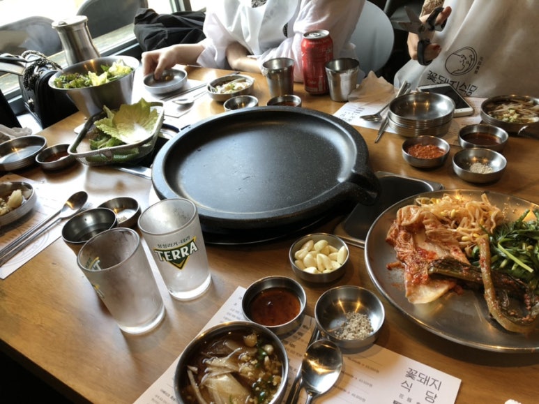 꽃돼지보드까페 이미지