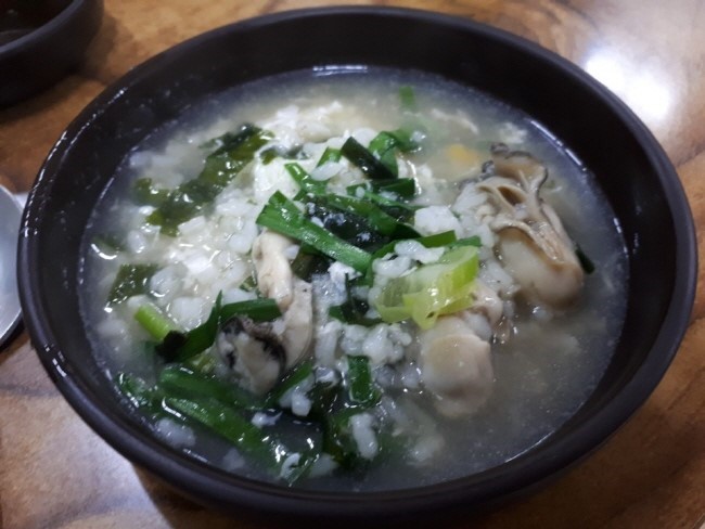 통영굴국밥 이미지