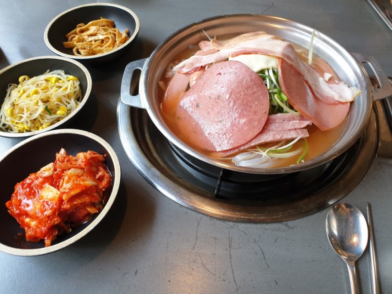 돼지네부대찌개 이미지