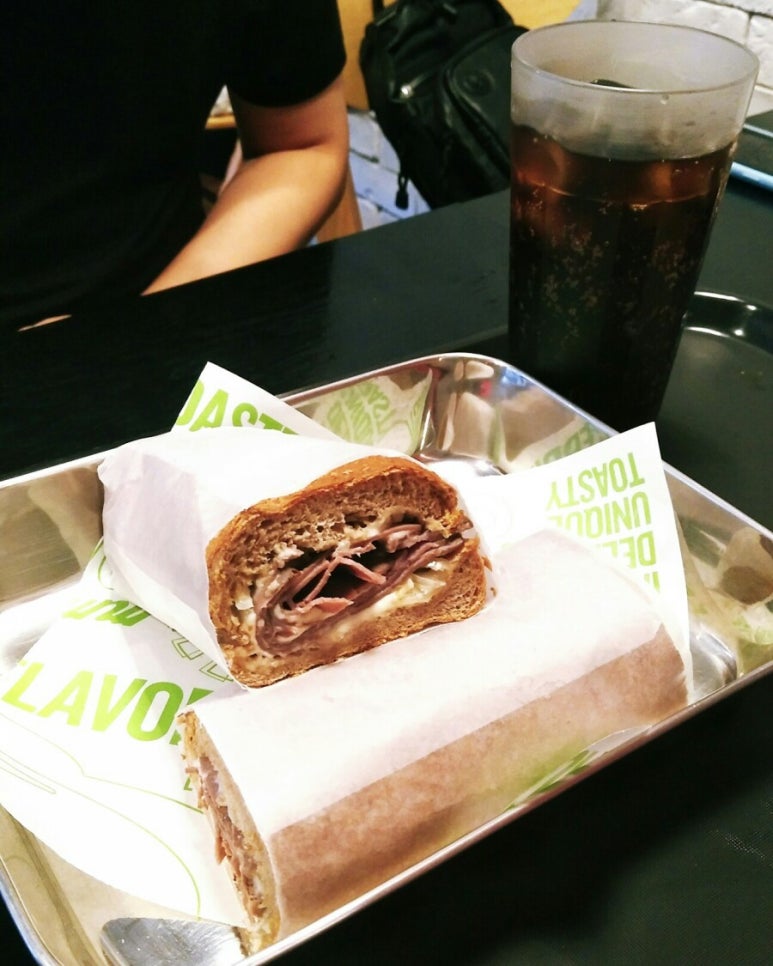 퀴즈노스송파 이미지