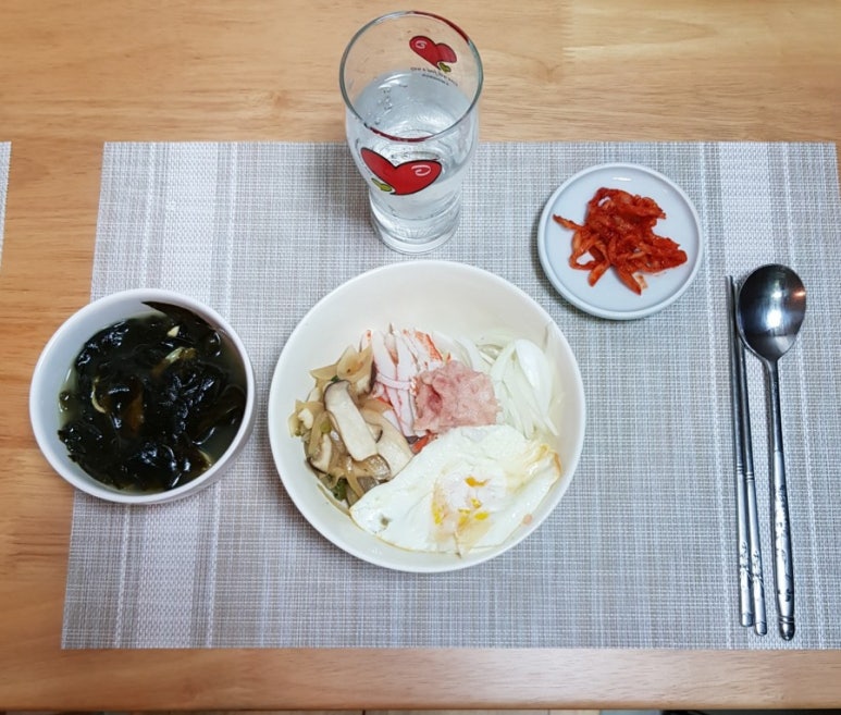 꼬꼬계란덮밥 이미지