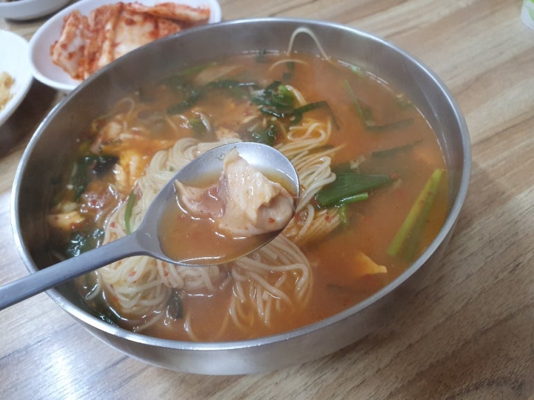 뿌리생선국수 이미지