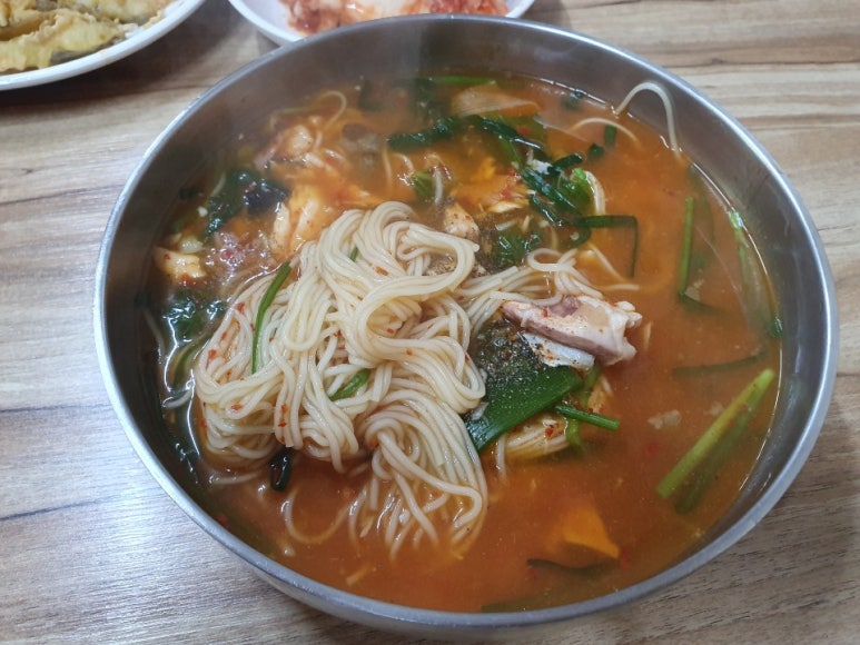 뿌리생선국수 이미지