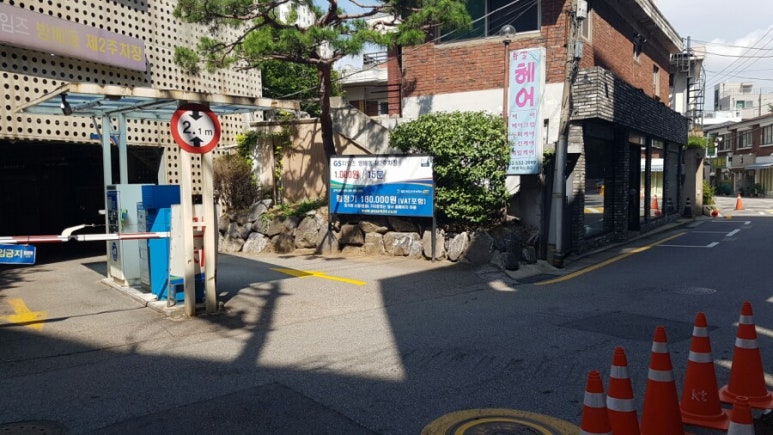 구름바이에이치쇼룸 이미지