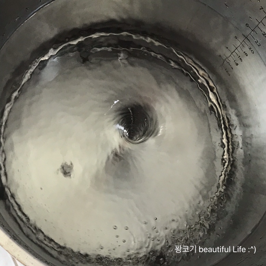 사우어(SOUR) 이미지