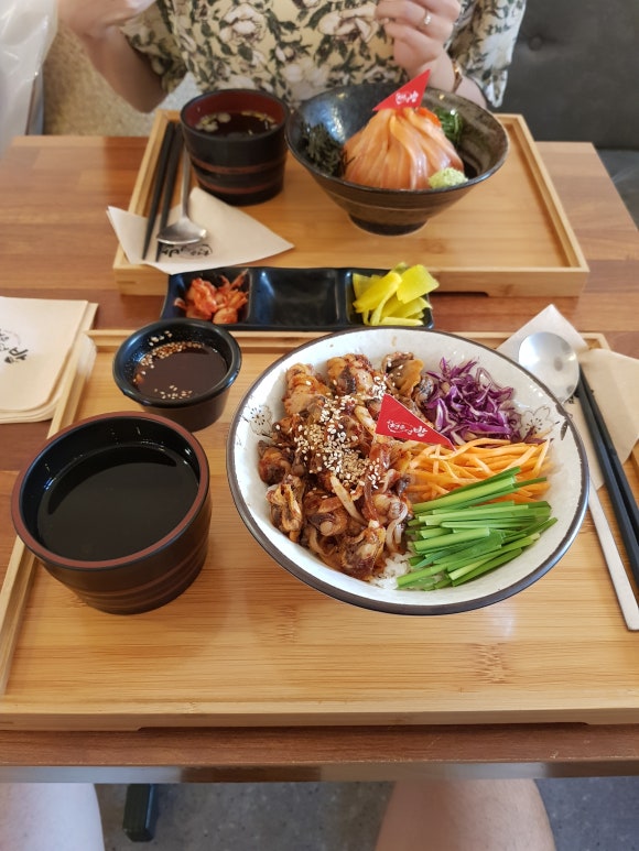 청춘덮밥 이미지