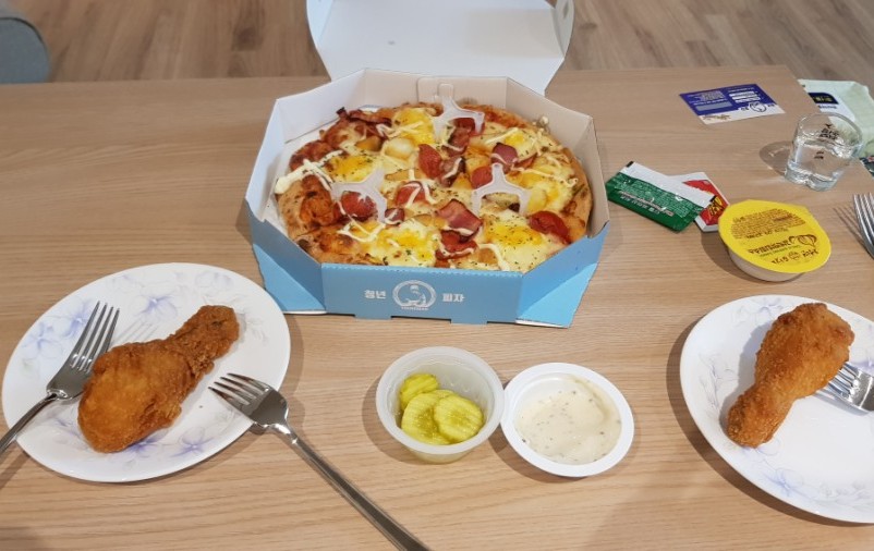 청년피자성 이미지