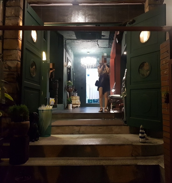 퀸여인숙 이미지