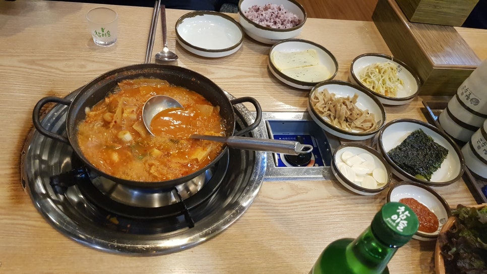 월수금 통돼지 김치찌개 이미지