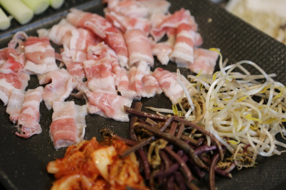 청춘먹방 이미지
