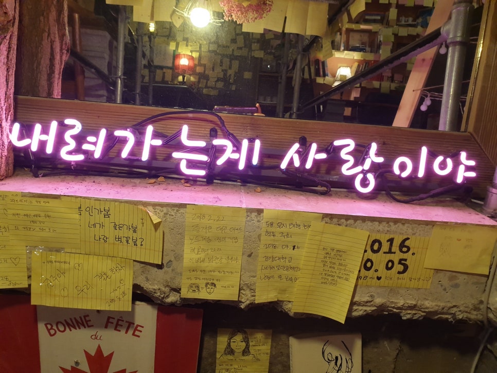 하얀책상 이미지