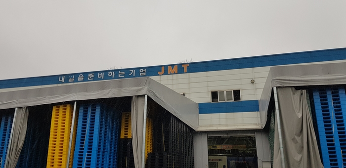시선이 머무는 간판 이미지