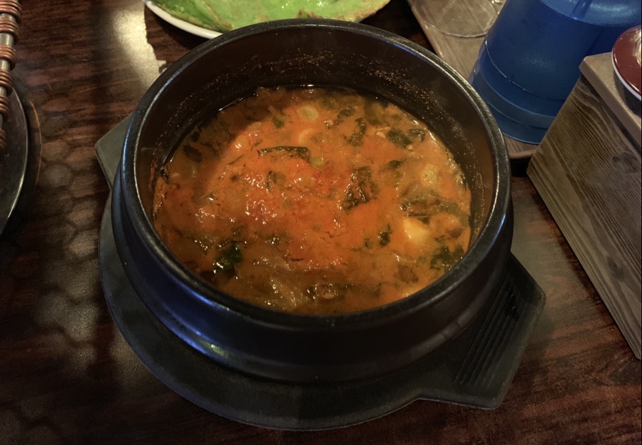 부지깽이참숯구이석쇠위에불타는꽃돼지 이미지