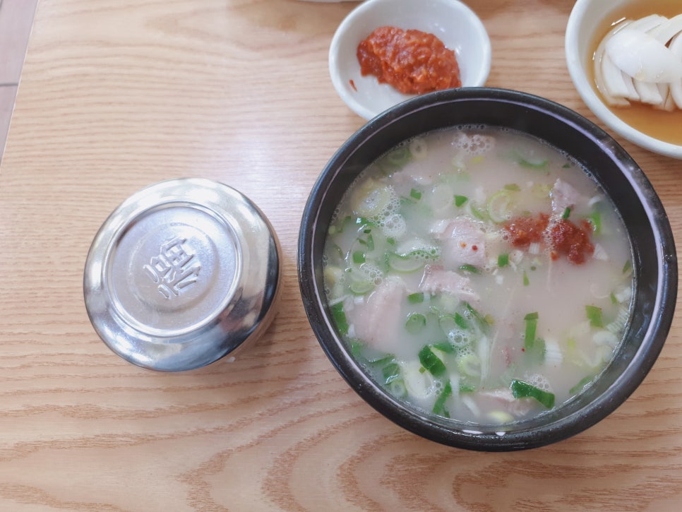 쌍둥이 돼지국밥 이미지
