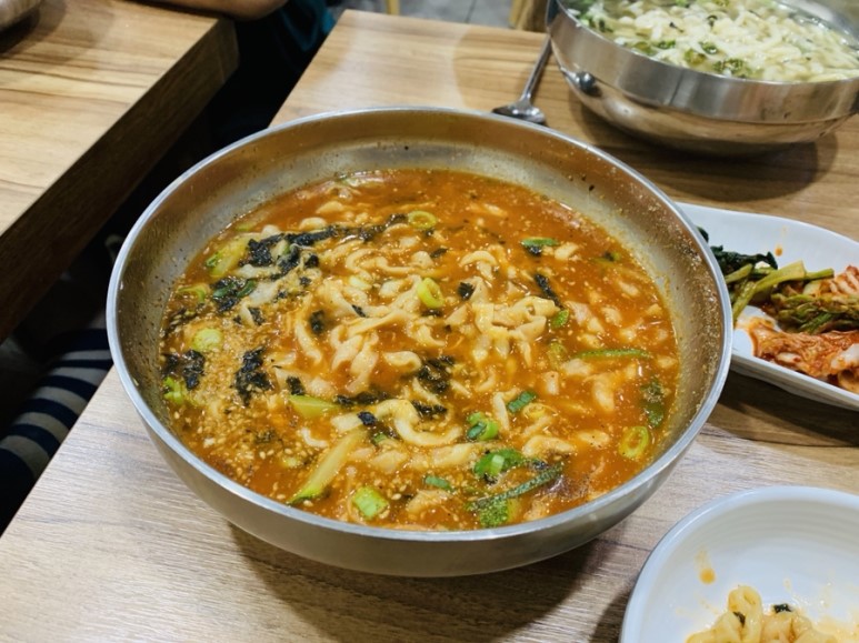 장터칼국수 이미지