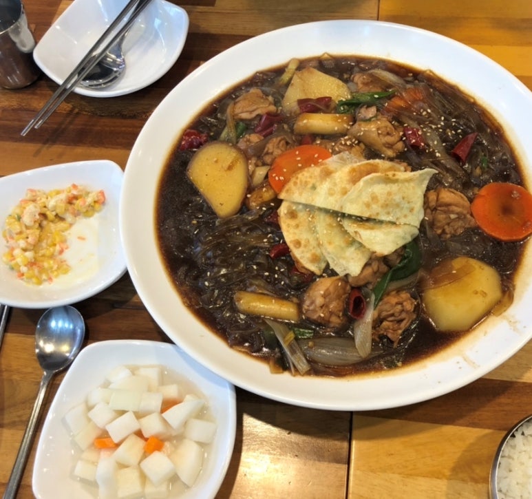 마당나온수탉 이미지