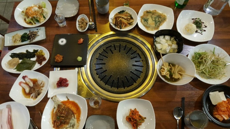 두툼한고깃집 이미지