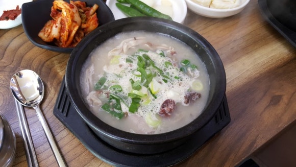 덕이네돼지국밥 이미지