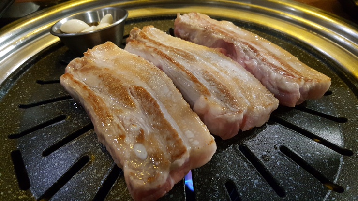 두툼한고깃집 이미지