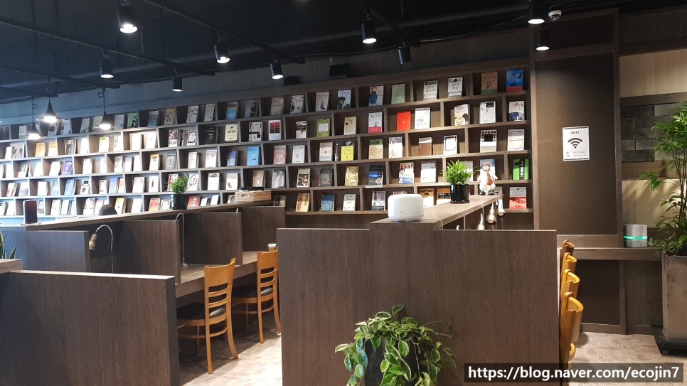 커피랑도서관야탑역점 이미지