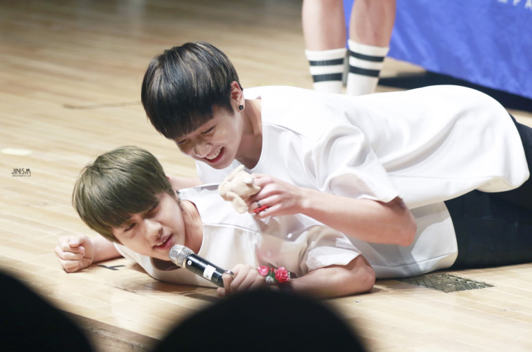 석*진 이미지