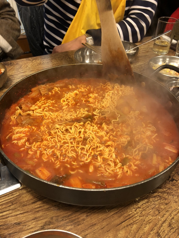 통돼지 두루치기 김치찌개 전문점 이미지