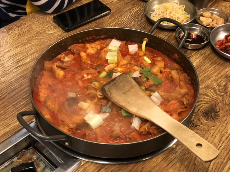 통돼지 두루치기 김치찌개 전문점 이미지