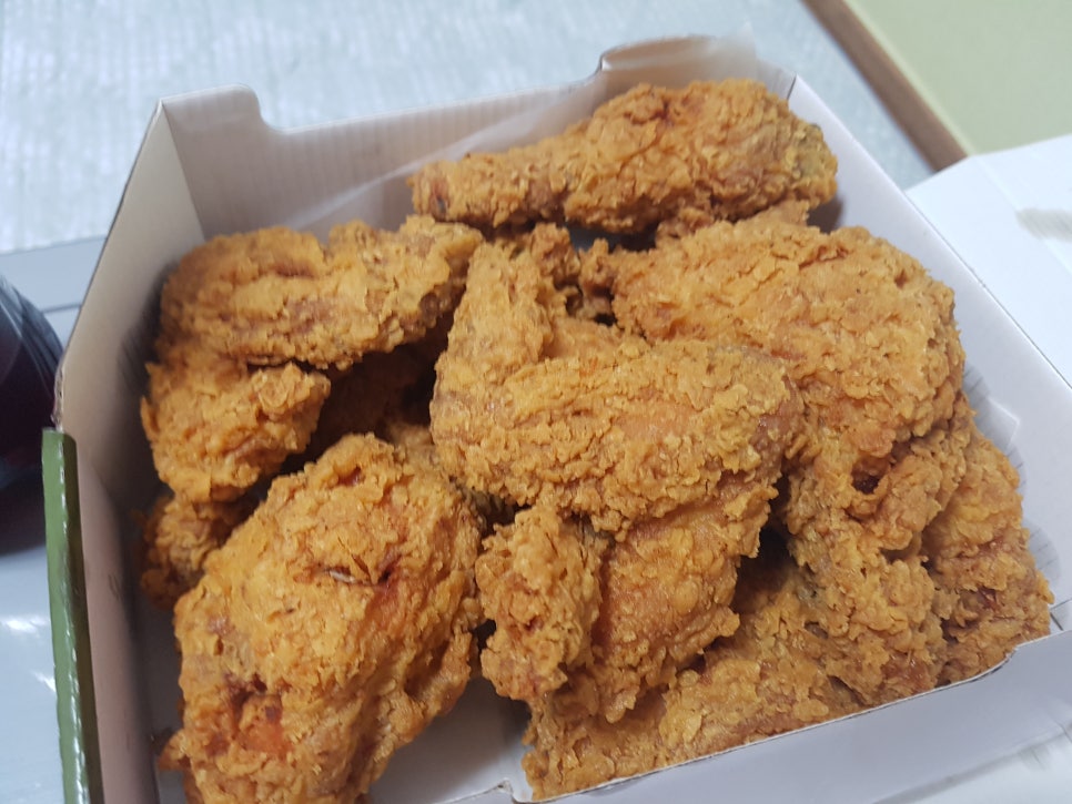 투가이즈치킨앤피자 이미지