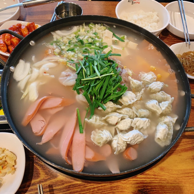 삼겹살앤부대찌개 이미지
