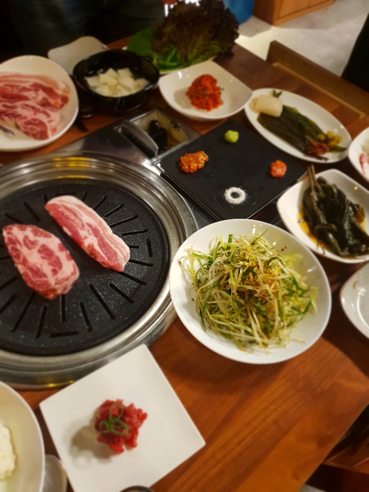 두툼한고깃집 이미지