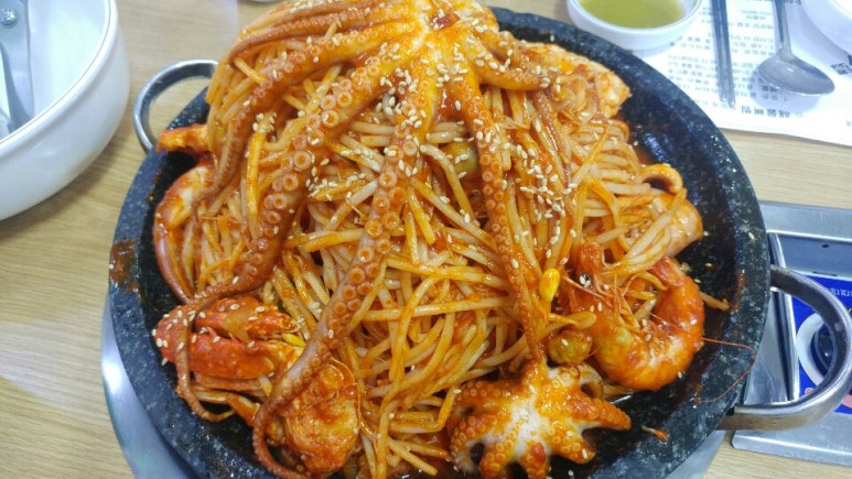 돌솟해물뼈찜 이미지