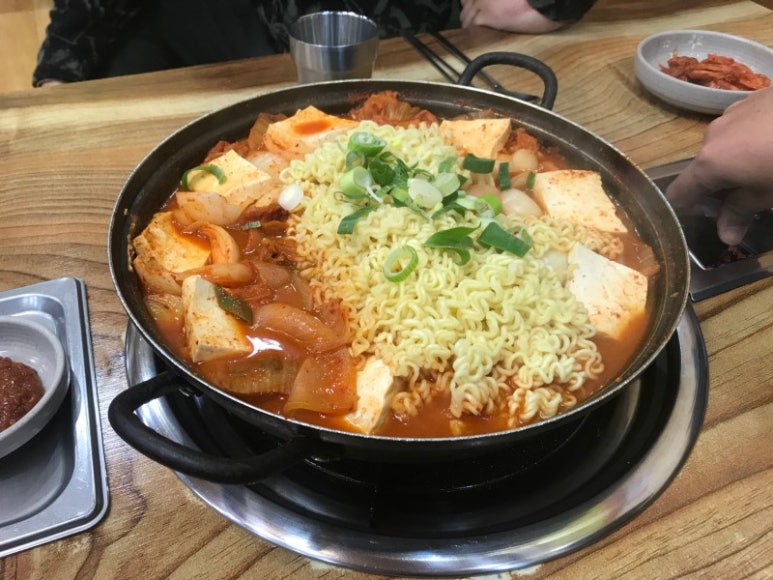 시골통돼지김치찌개 이미지