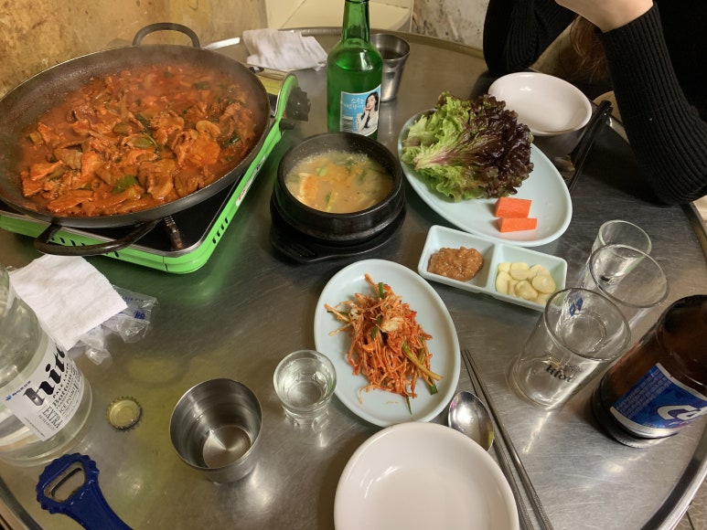 제육의습격 이미지