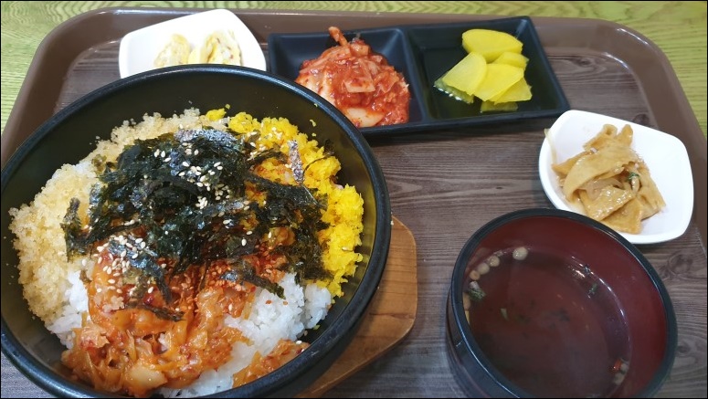토마토김밥 이미지
