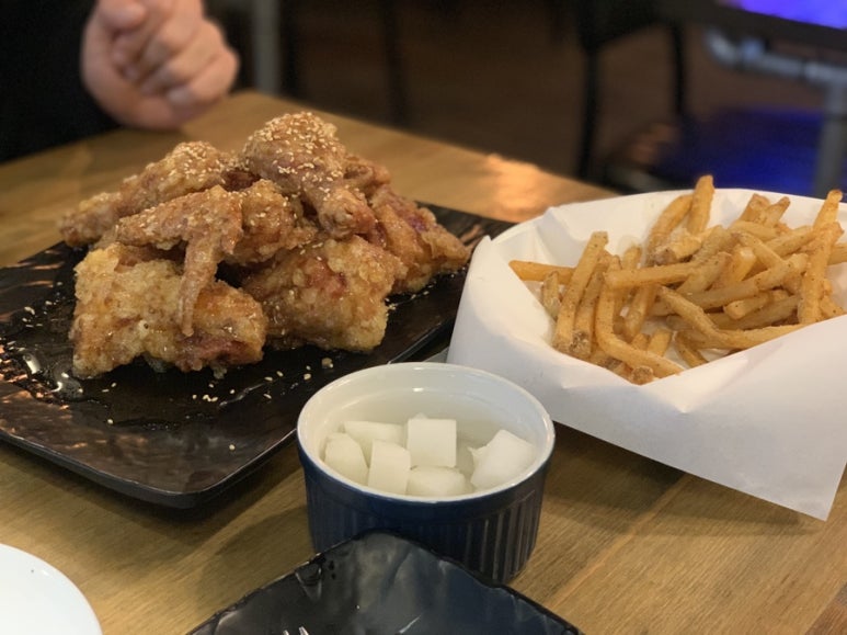 필통치킨 이미지