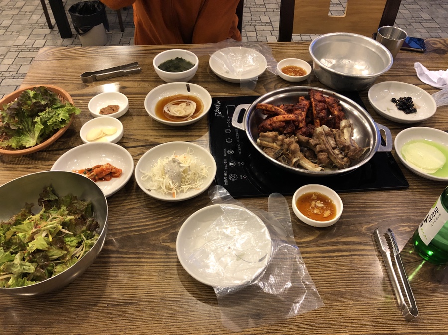 섹돼등갈비 이미지