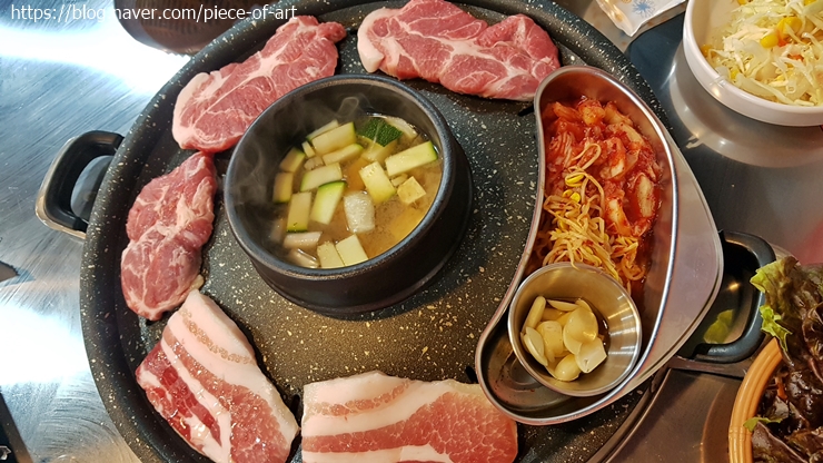 꽃돼지바베큐 이미지