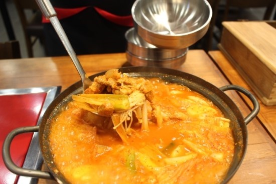 명품김치찌개 이미지