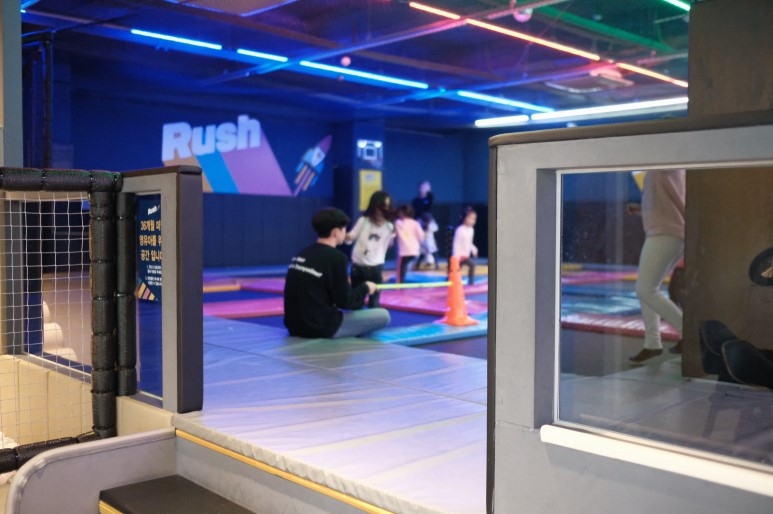 러쉬트램펄린 이미지