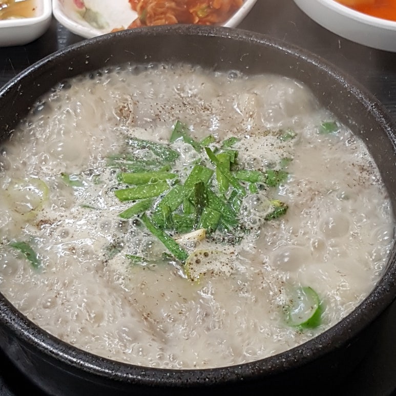 얼큰이 순대국 감자탕 이미지