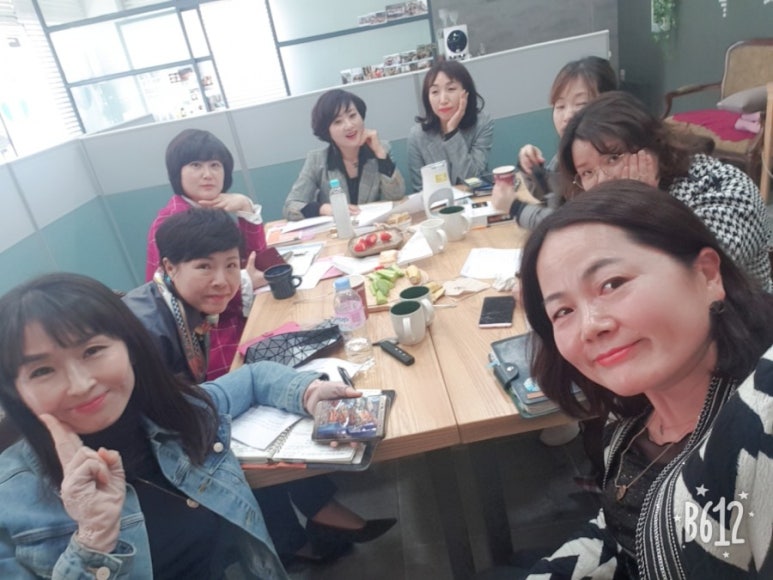 실타는곰 이미지