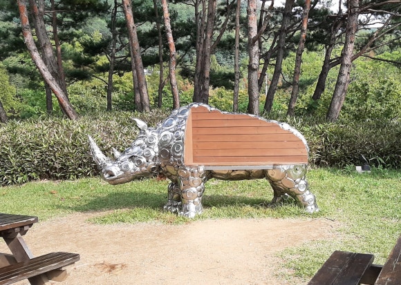 코뿔소작품전시장 이미지