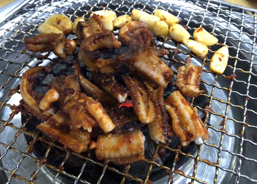 인동촌 숯불 곰장어 닭발 이미지