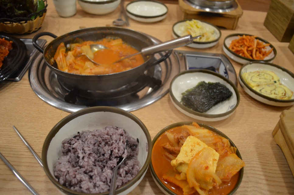 월수금 통돼지 김치찌개 이미지