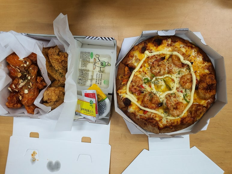 반반치킨피자 이미지