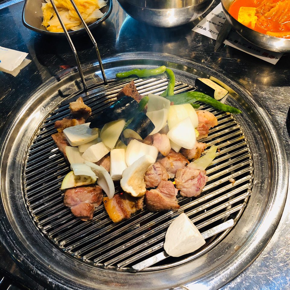 돼지통 이미지