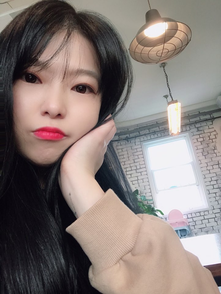 크림브라운(CREAM BROWN) 이미지