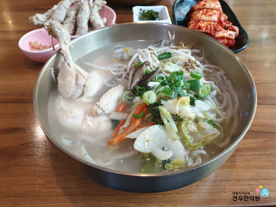 청춘칼국수 이미지