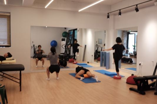 어스트레이닝스튜디오 이미지