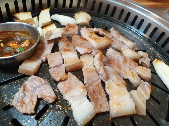 흑돼지생막꾸어 이미지
